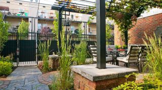 aménagement d'une terrasse arrière avec pergola